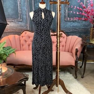 Striking stretchy cocktail dress, yes you can have it all!